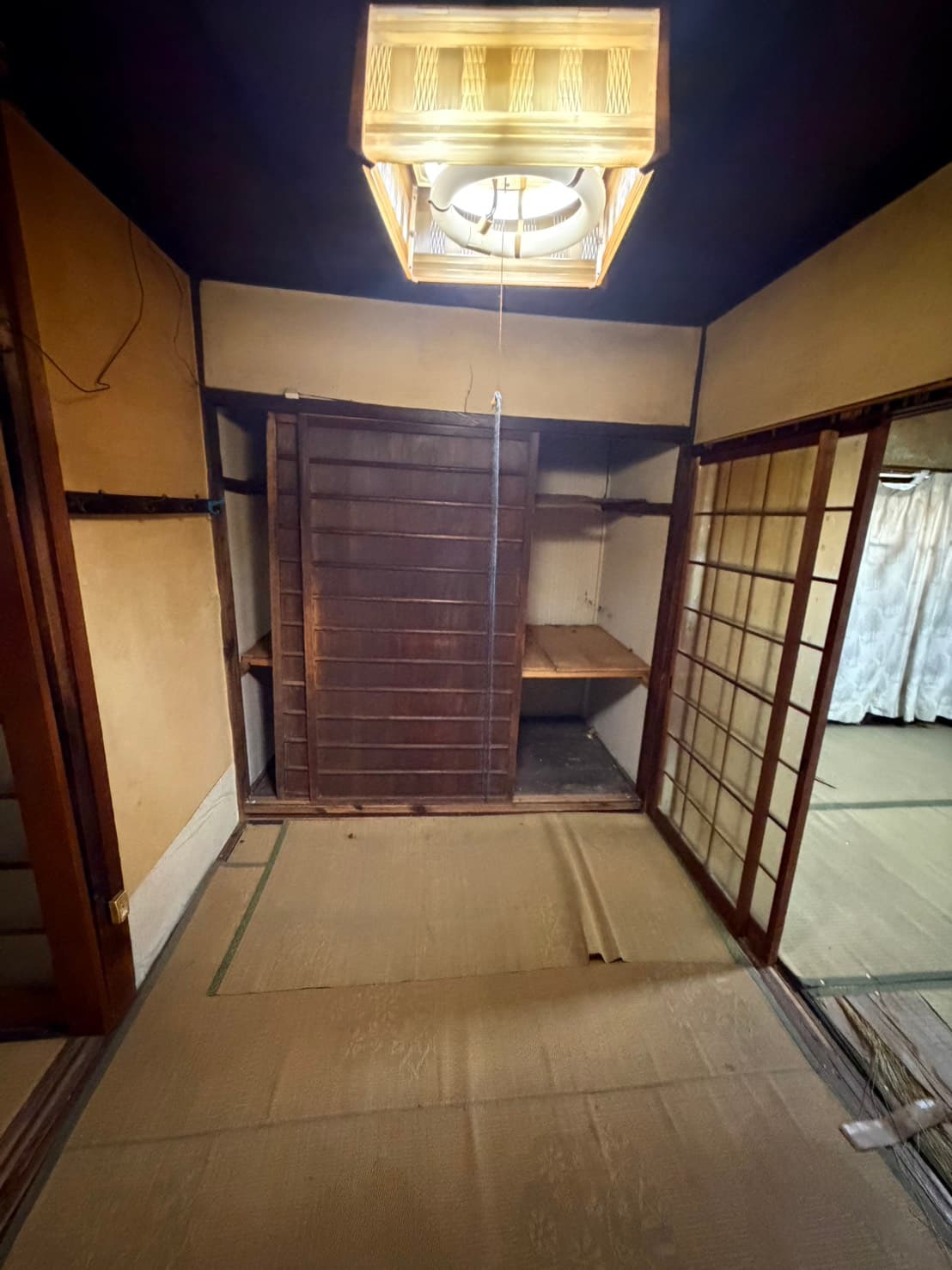 戸建て解体① ― 畳の和室から、骨組みが見えるまで