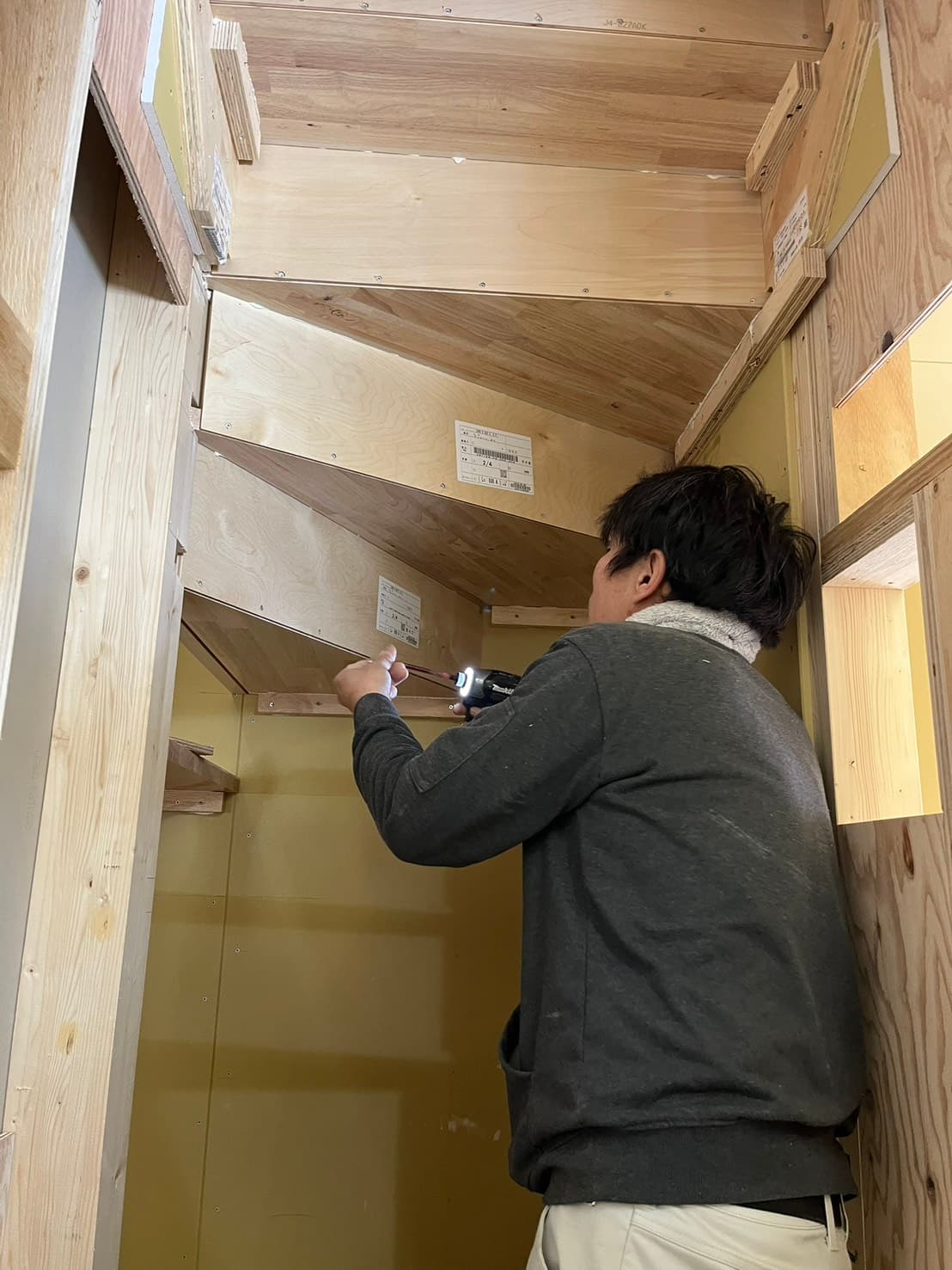 UHハウスの職人による造作工事の様子